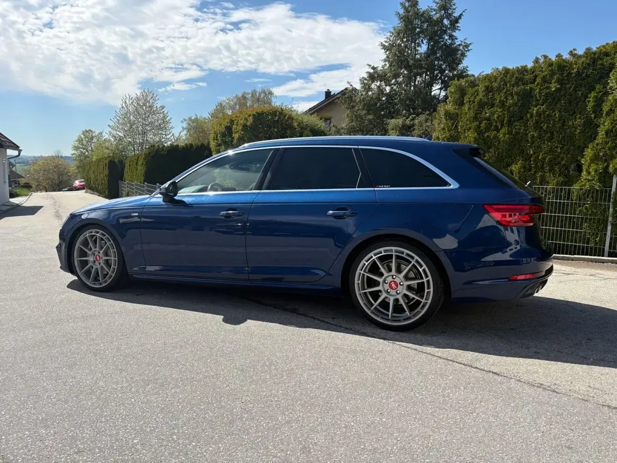 Gebraucht Audi A4 Sport 218 PS (160 kW) 2016 Blau Kombi