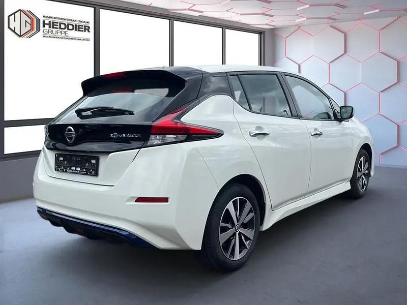 Gebraucht Nissan Leaf Acenta 110 kW (150 PS) 2021 Weiß Kleinwagen