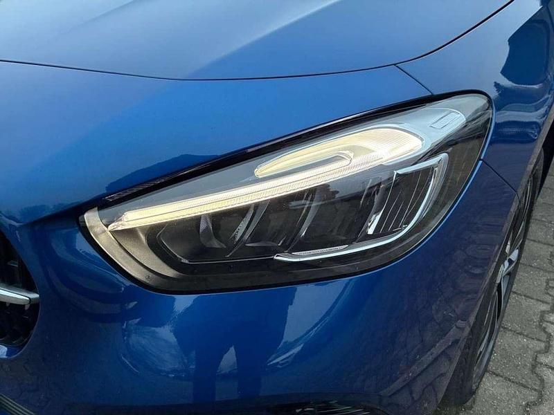 Gebraucht Mercedes E250 163 PS (119 kW) 2024 Metalliclack spektralblau Limousine