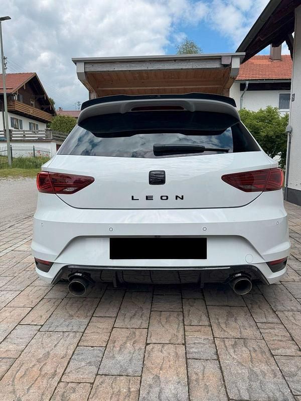 Second-hand Seat Leon FR 179 CP (131 kW) 2018 Alb Berlinǎ