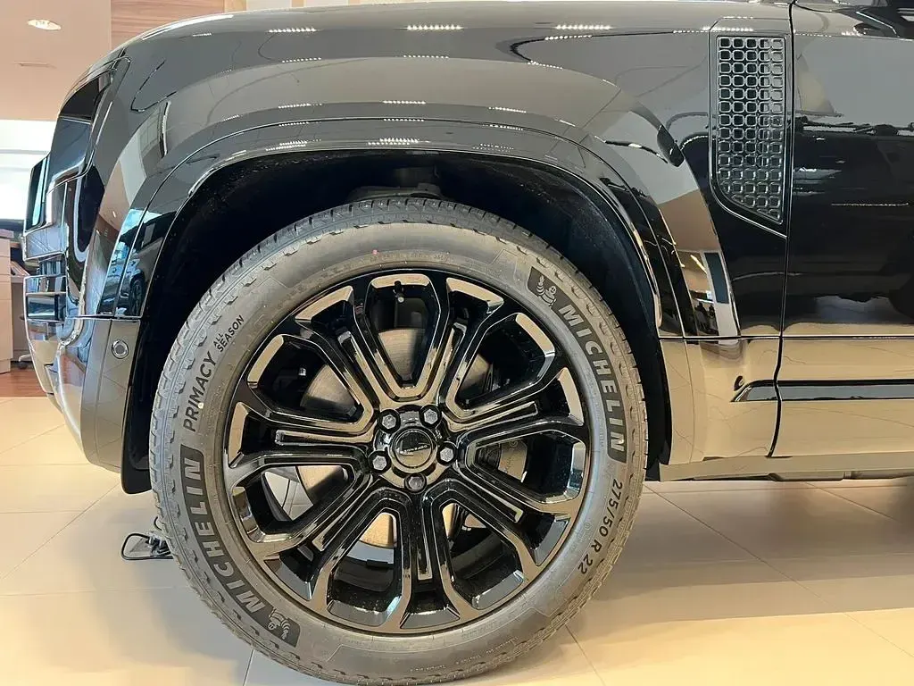 Neu Land Rover Defender 635 PS (467 kW) 2026 Schwarz SUV