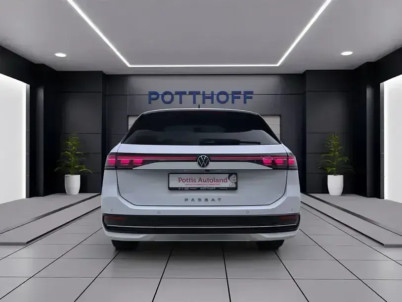 Gebraucht VW Passat Elegance 193 PS (141 kW) 2024 Pure white Kombi