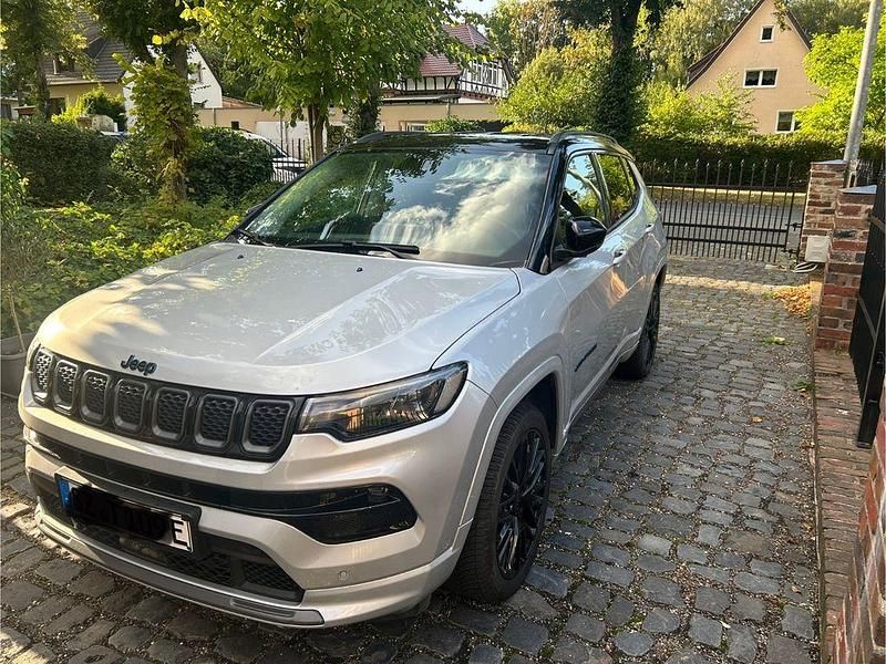 Silber Gebraucht 2022 Jeep Compass SUV | 21.200 € (Guter Preis) - Bild 1/4