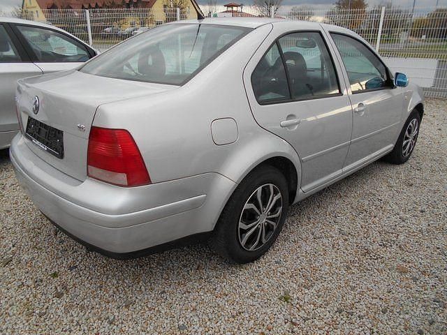 Gebraucht VW Bora Basis 101 PS (74 kW) 1999 Silber metallic Limousine