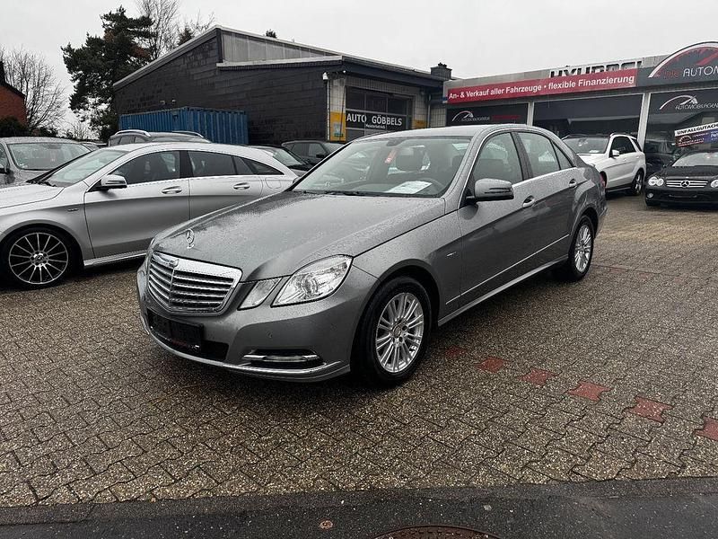 Silber Gebraucht 2012 Mercedes E200 Elegance Limousine | 11.990 € (Guter Preis) - Bild 1/4