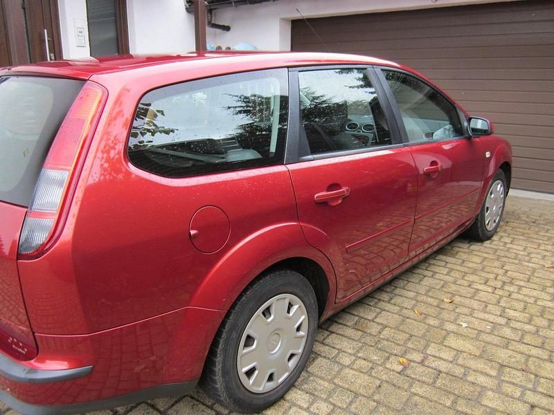 Usata Ford Focus 100 CV (73 kW) 2007 Andere farben Station wagon