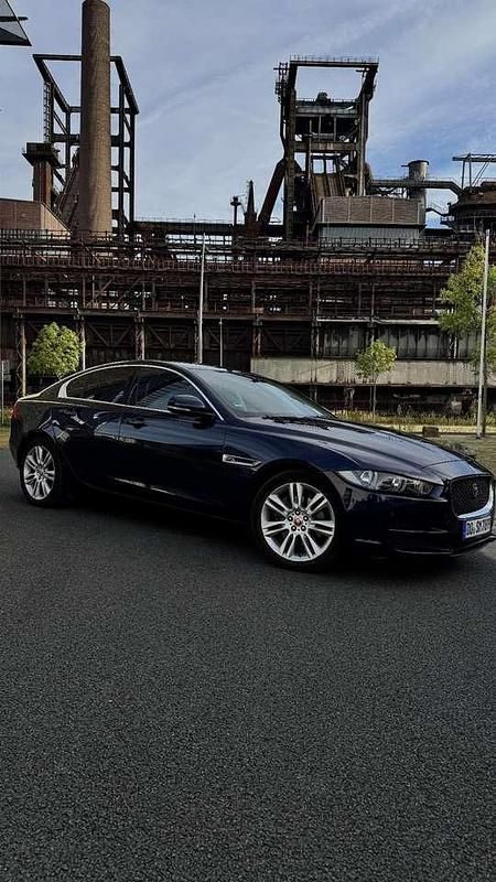 Blau Gebraucht 2019 Jaguar XE Portfolio Limousine | 12.400 € (Fairer Preis) - Bild 1/4