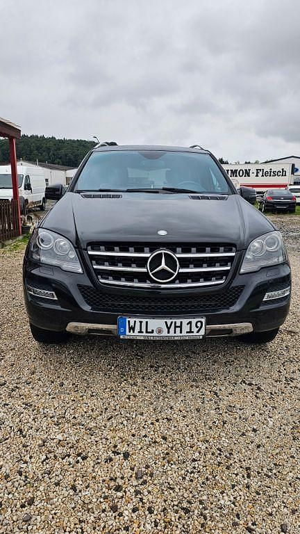 Schwarz Gebraucht 2011 Mercedes ML300 SUV | 14.999 € (Teuer) - Bild 1/4