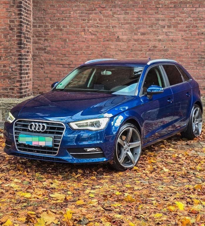 Blau Gebraucht 2014 Audi A3 Ambiente Limousine | 8.990 € (Fairer Preis) - Bild 1/4