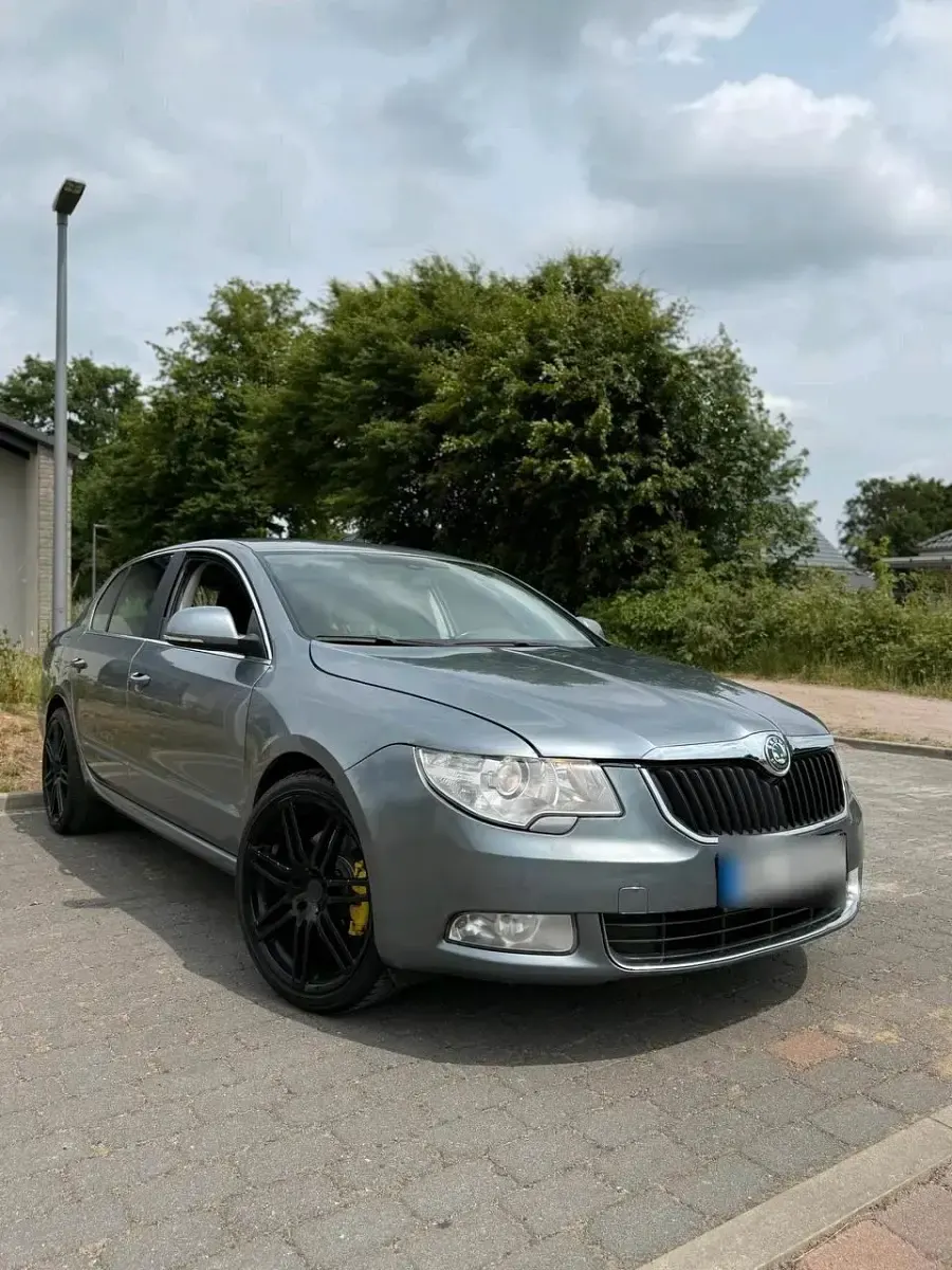Gebraucht Skoda Superb 166 PS (122 kW) 2013 Blau Limousine