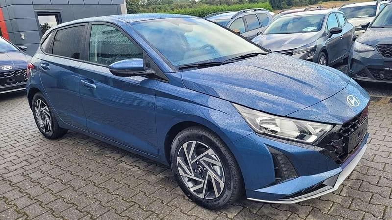 Neu Hyundai i20 90 PS (66 kW) 2025 Vibrant blau Kleinwagen