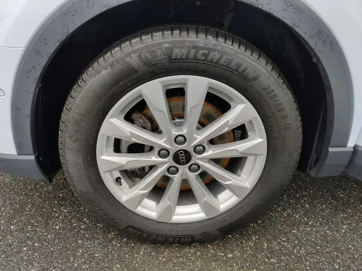 Gebraucht Audi Q3 Basis 191 PS (140 kW) 2024 Arkonaweiß SUV