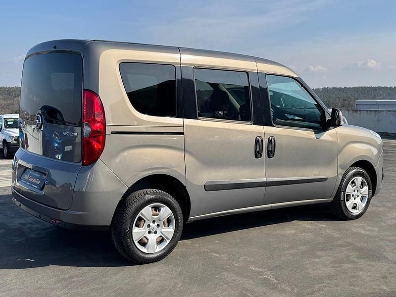 Gebraucht Opel Combo 90 PS (66 kW) 2014 Braun Van / Kleinbus