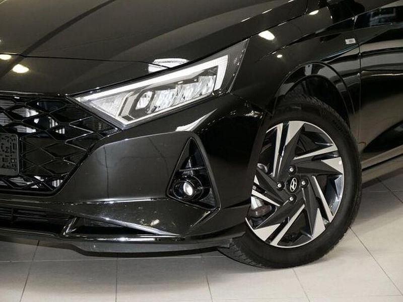 Phantom black Gebraucht 2023 Hyundai i20 Trend Limousine | 14.370 € (Fairer Preis) - Bild 1/2