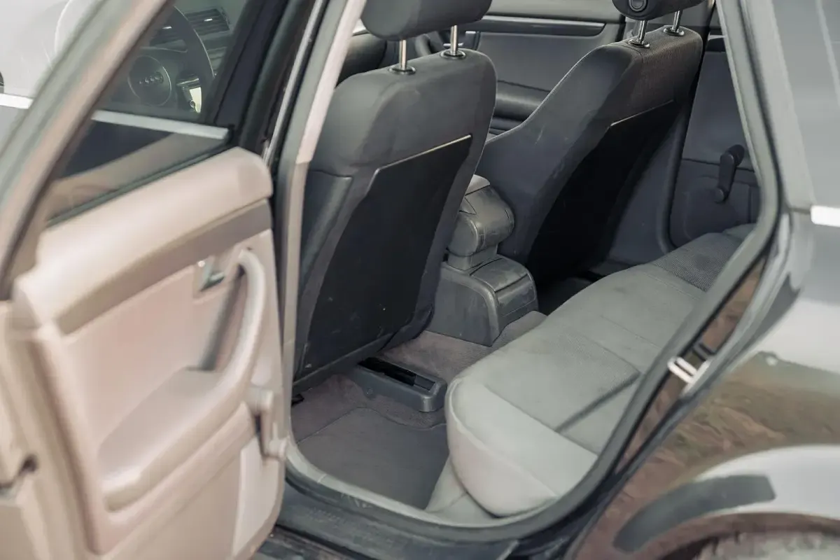 Second-hand Audi A4 131 CP (96 kW) 2002 Negru Break