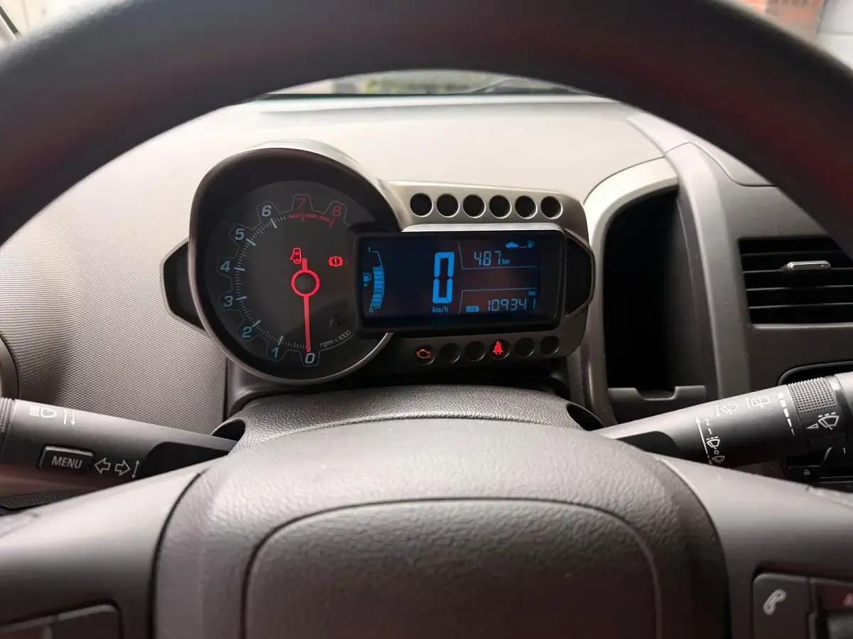 Gebraucht Chevrolet Aveo 86 PS (63 kW) 2011 Silber Kleinwagen