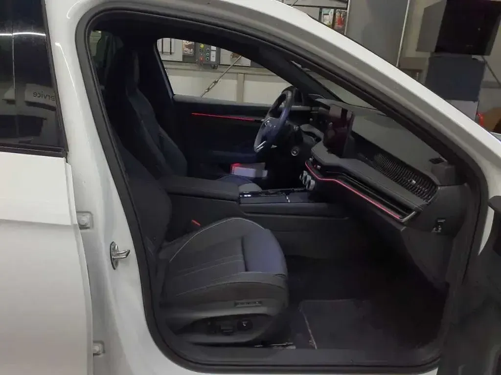 Gebraucht Skoda Superb SportLine 150 PS (110 kW) 2025 Purity weiß Limousine