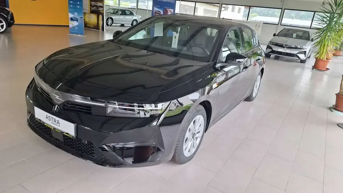 Neu Opel Astra Edition 136 PS (100 kW) 2026 Karbon schwarz Limousine