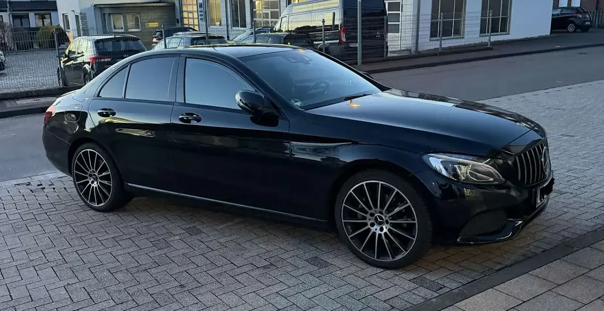 Gebraucht Mercedes C200 Avantgarde 184 PS (135 kW) 2016 Limousine
