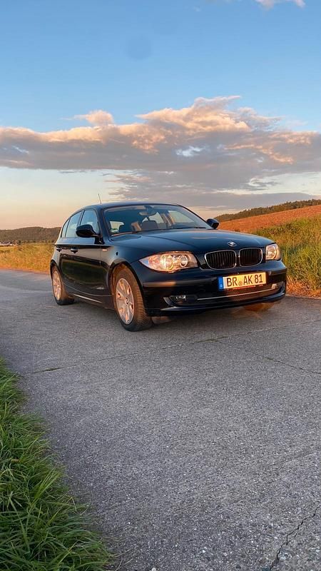 Schwarz Gebraucht 2010 BMW 116 Kleinwagen | 3.850 € (Fairer Preis) - Bild 1/4