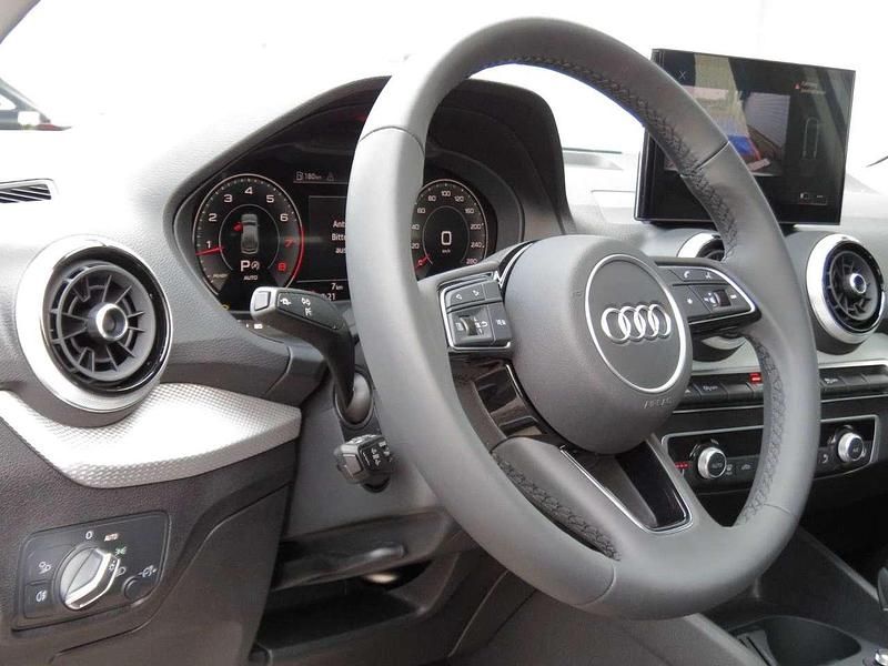 Neu Audi Q2 S-Line 150 PS (110 kW) 2026 Gletscherweiß metallic SUV