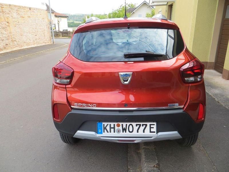 Gebraucht Dacia Spring Comfort Plus 33 kW (45 PS) 2022 Rot Kleinwagen