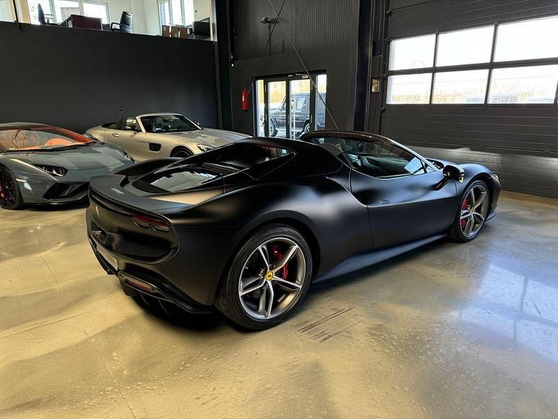 Neu Ferrari 296 829 PS (609 kW) 2025 Schwarz Cabrio