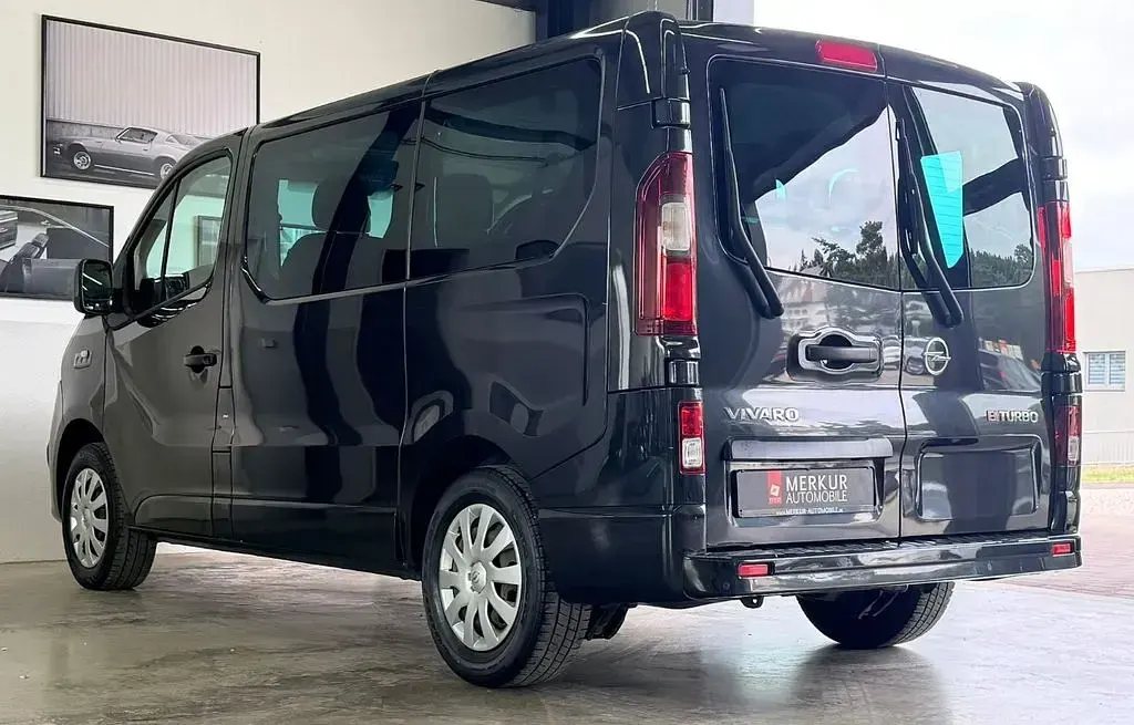 Gebraucht Opel Vivaro 145 PS (106 kW) 2018 Schwarz Van / Kleinbus