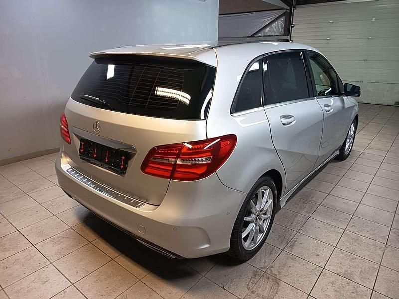 Gebraucht Mercedes B250 AMG line 211 PS (155 kW) 2018 Polarsilber  metalliclack Van / Kleinbus