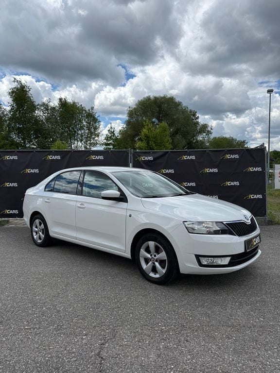 Weiß Gebraucht 2014 Skoda Rapid Ambition Limousine | 6.990 € (Guter Preis) - Bild 1/4