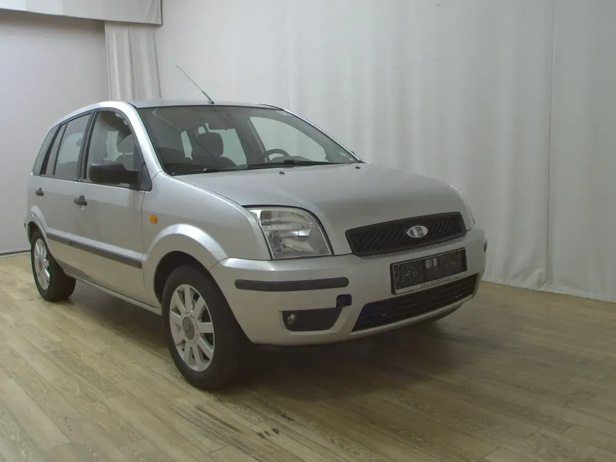 Gebraucht Ford Fusion Trend 68 PS (50 kW) 2003 Silber metallic Kleinwagen