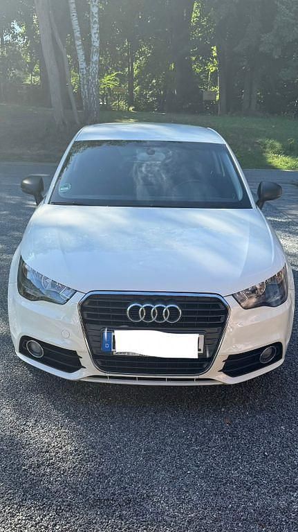 Weiß Gebraucht 2014 Audi A1 Ambition Kleinwagen | 11.500 € (Etwas zu teuer) - Bild 1/4
