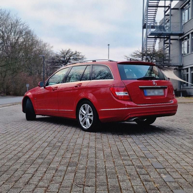 Gebraucht Mercedes C250 Avantgarde 204 PS (150 kW) 2012 Rot Kombi