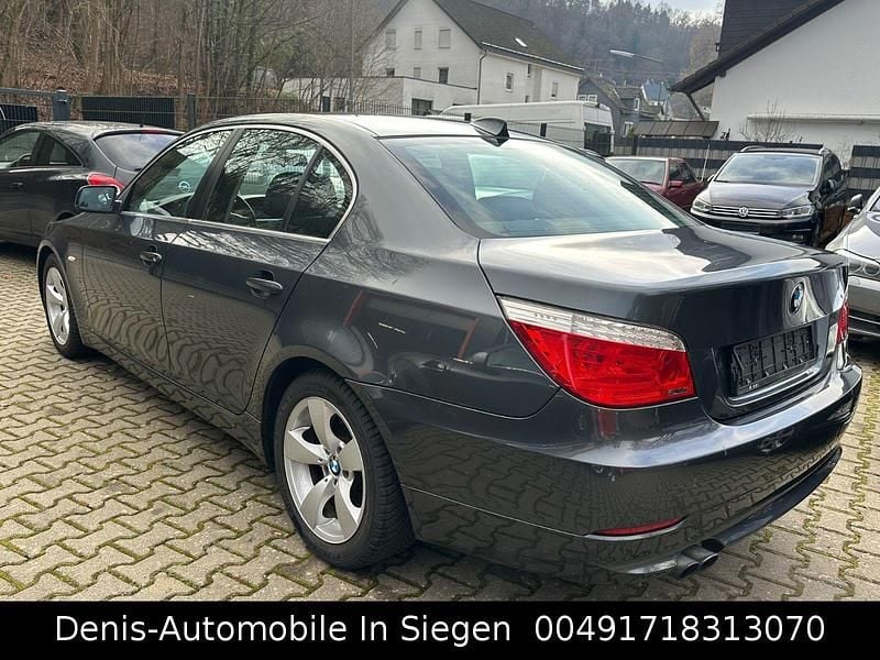 Gebraucht BMW 523 Advantage 190 PS (139 kW) 2009 Grau Limousine