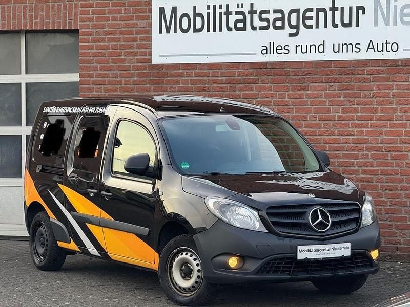Schwarz Gebraucht 2020 Mercedes Citan 111 Van / Kleinbus | 9.290 € (Superpreis) - Bild 1/4