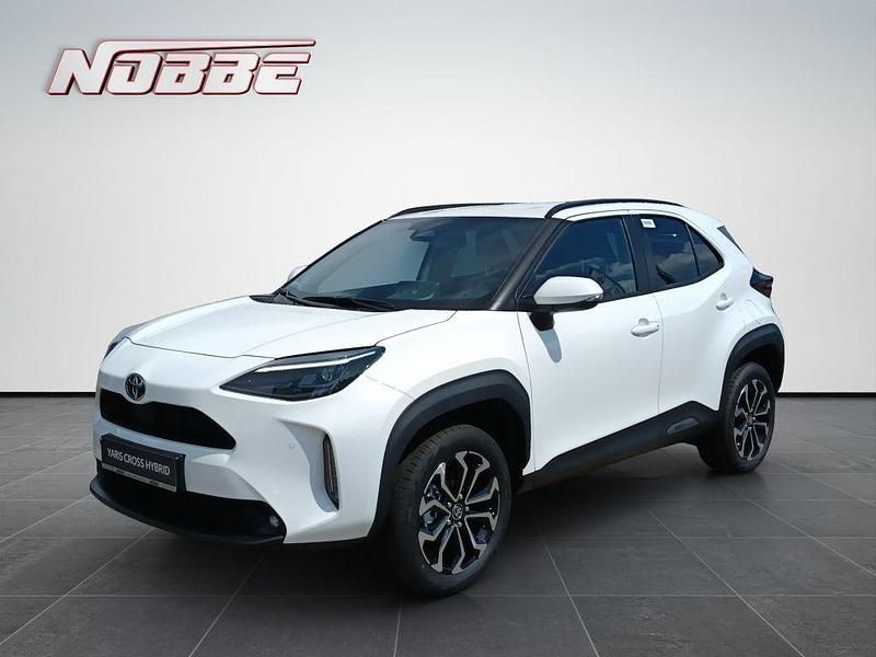 Schneeweiß Gebraucht 2025 Toyota Yaris Cross SUV | 30.515 € (Fairer Preis) - Bild 1/4
