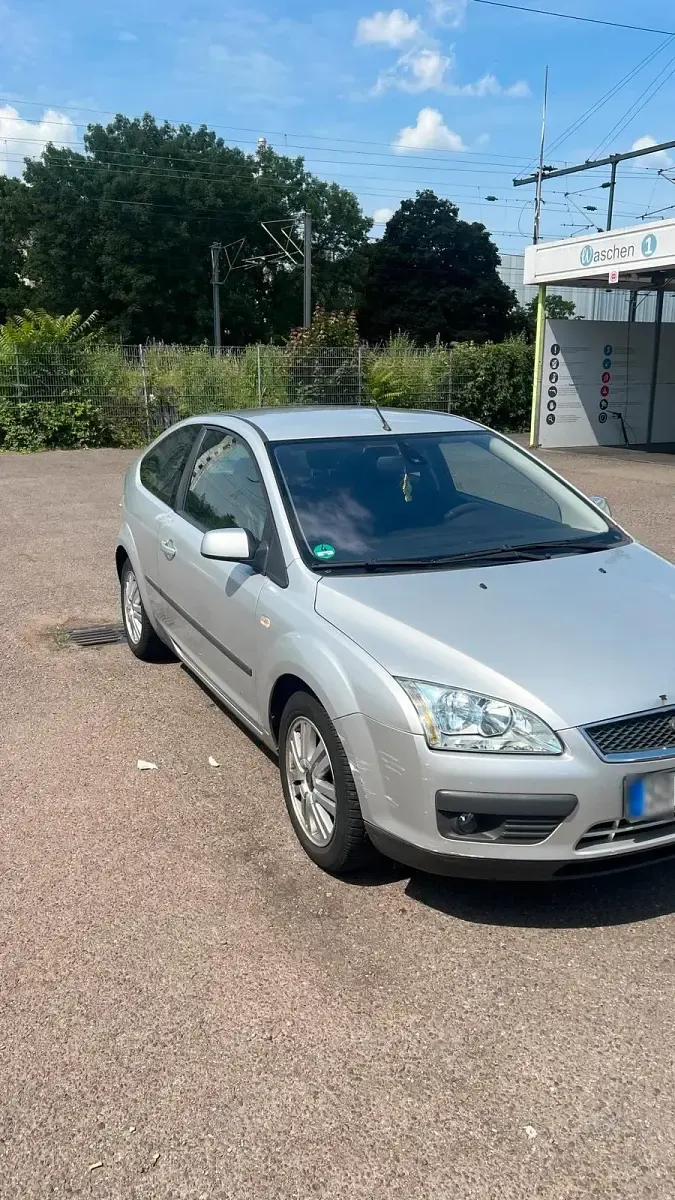 Gebraucht Ford Focus 100 PS (73 kW) 2007 Grau Kombi