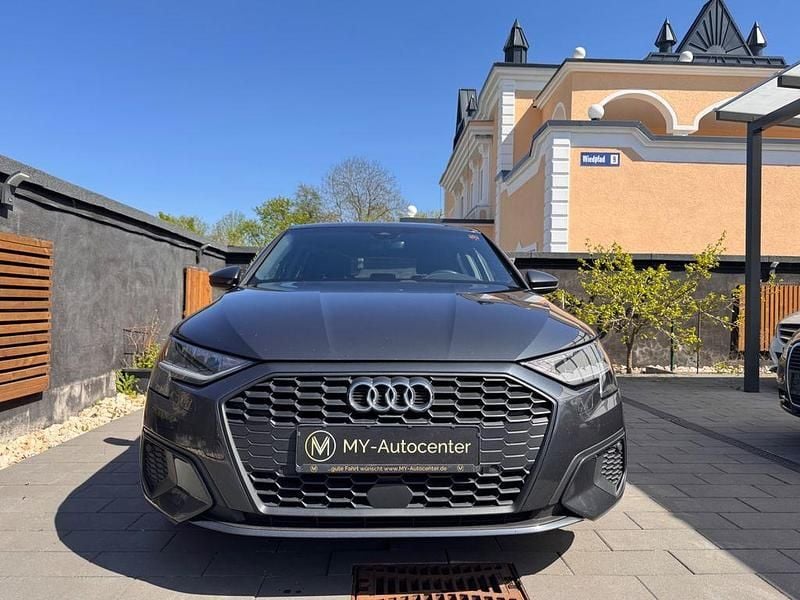 Gebraucht Audi A3 Comfort 116 PS (85 kW) 2023 Grau Limousine