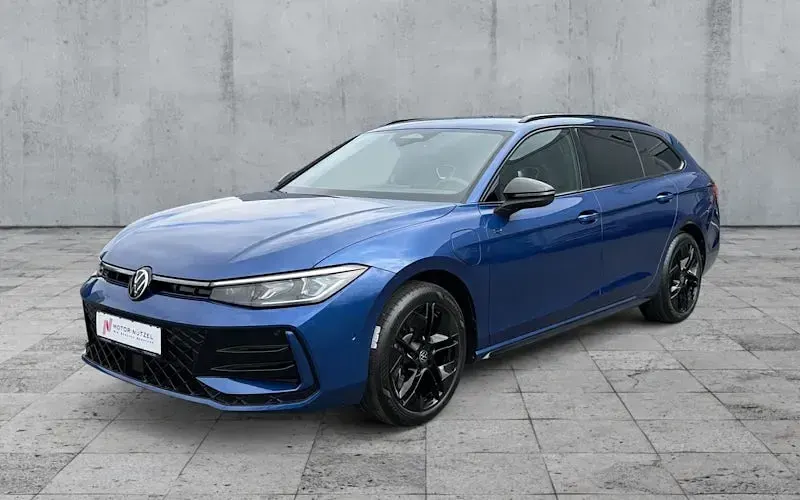 Gebraucht VW Passat R-line 272 PS (200 kW) 2024 Blau Kombi