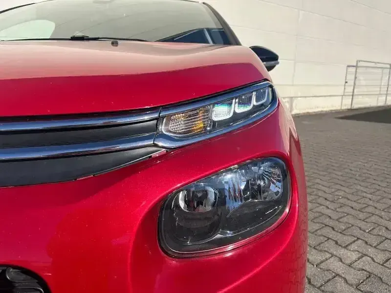 Usado Citroën C3 PureTech 82 CV (60 kW) 2017 Rojo Utilitario