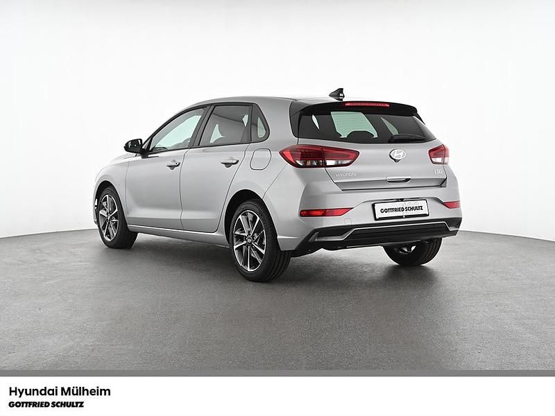 Neu Hyundai i30 Advantage 140 PS (102 kW) 2025 Silber Limousine