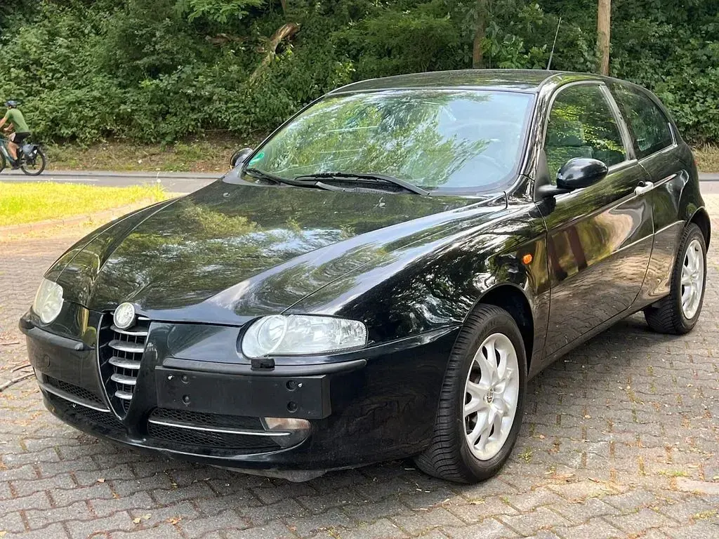 Gebraucht Alfa Romeo 147 Distinctive 150 PS (110 kW) 2001 Schwarz Kleinwagen