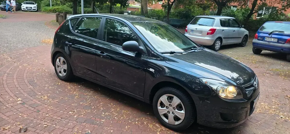 Gebraucht Hyundai i30 95 PS (69 kW) 2009 Schwarz Limousine