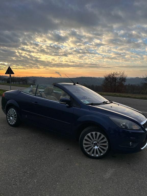 Blau Gebraucht 2010 Ford Focus Cabriolet Trend Cabrio | 4.200 € (Fairer Preis) - Bild 1/4