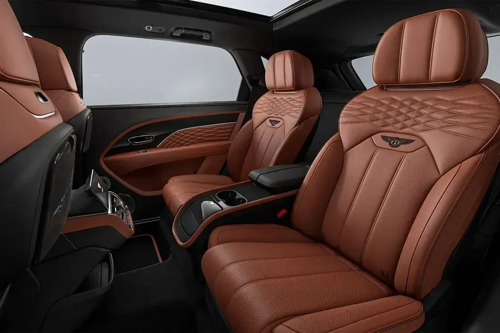 Neu Bentley Bentayga 549 PS (403 kW) 2026 Grau SUV