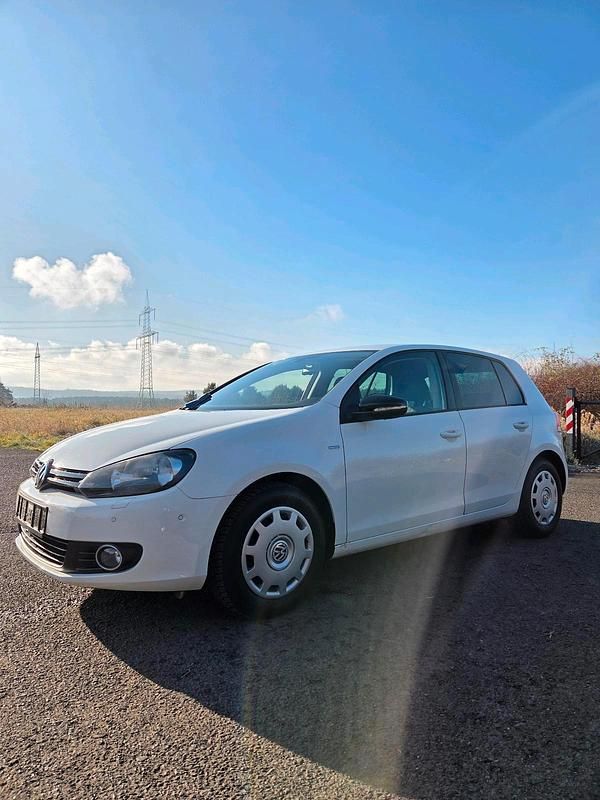 Weiß Gebraucht 2012 VW Golf VI Match Limousine | 3.500 € (Superpreis) - Bild 1/4