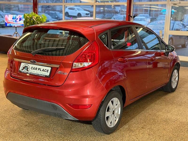 Gebraucht Ford Fiesta Ghia 82 PS (60 kW) 2011 Rot Kleinwagen
