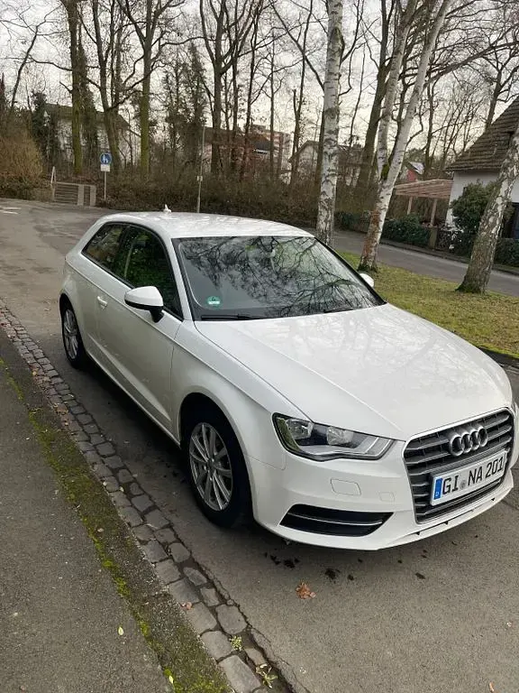 Gebraucht Audi A3 Attraction 110 PS (80 kW) 2016 Weiß Limousine