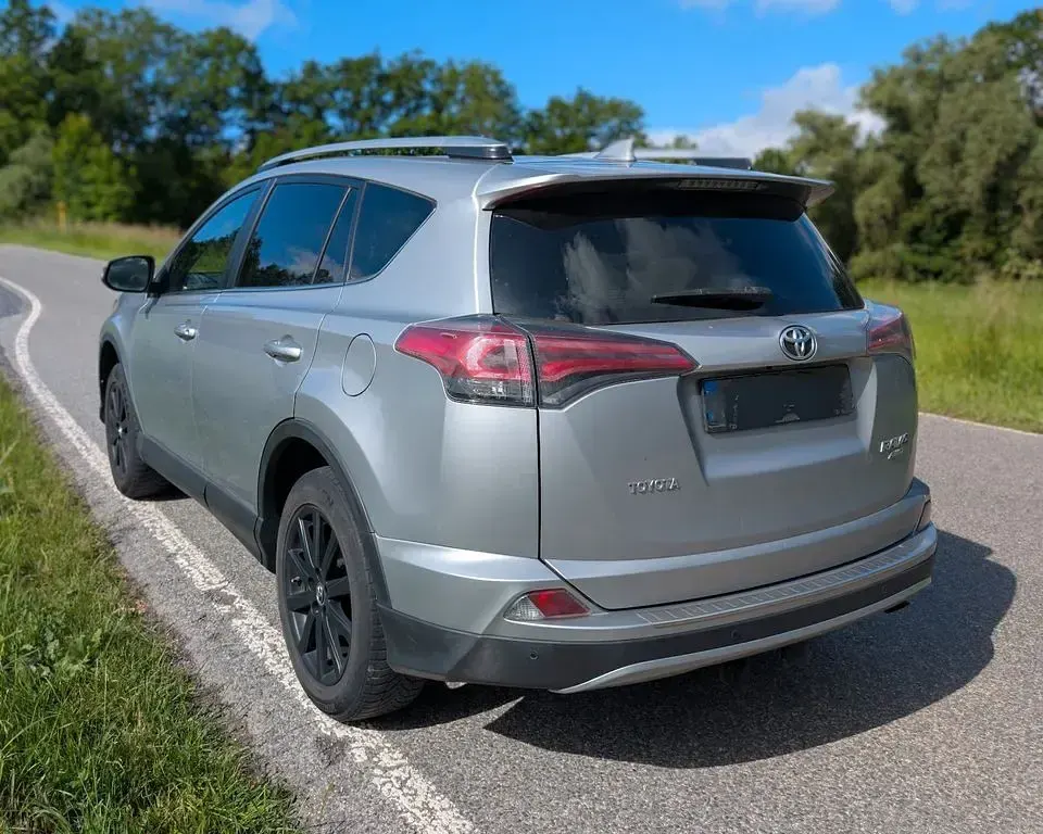 Gebraucht Toyota RAV4 Executive 152 PS (111 kW) 2017 Silber SUV