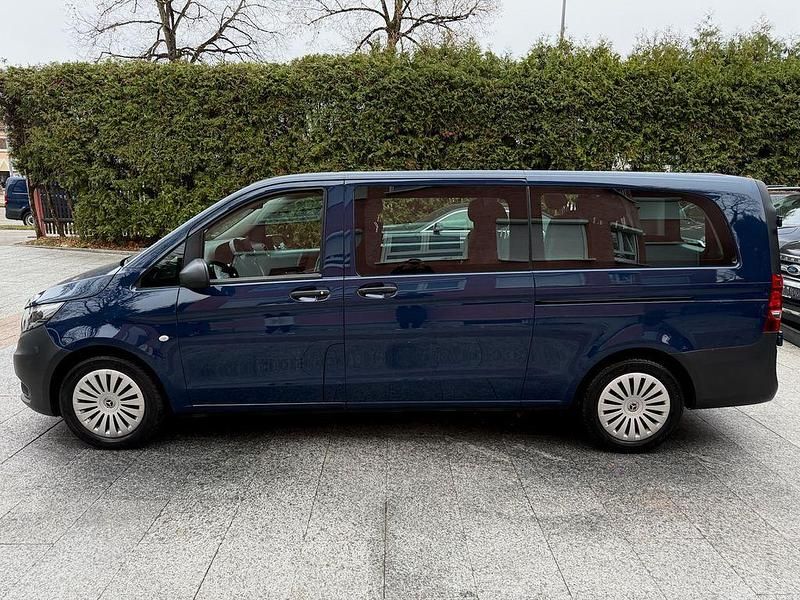 Blau Gebraucht 2022 Mercedes Vito Kombi | 24.980 € (Guter Preis) - Bild 1/4
